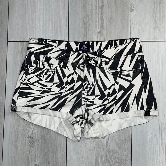 AI authentic icon black and white geometric funky retro pattern jean shorts 25 - Picture 2 of 10